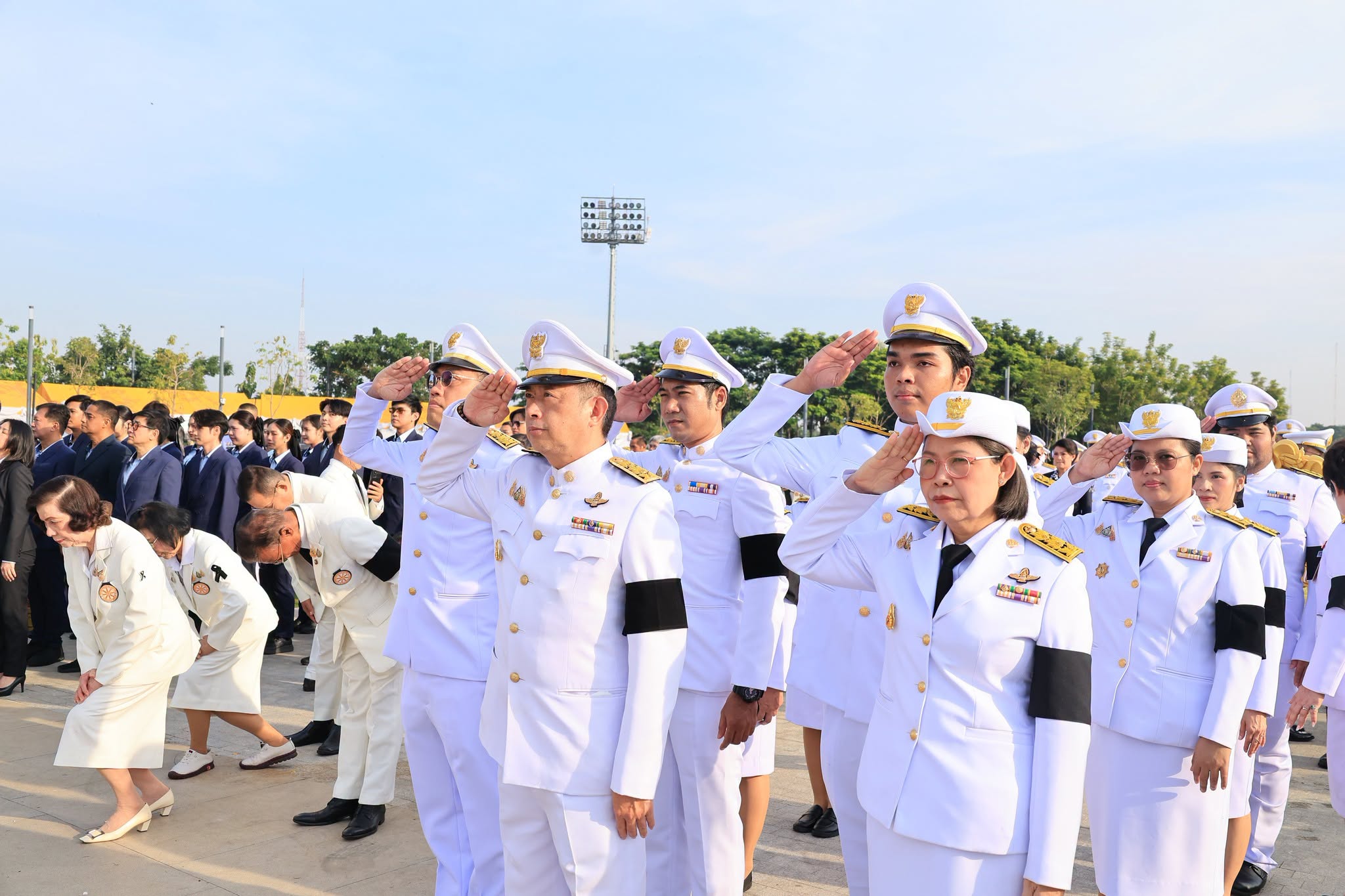 title - ส.ป.ก. ร่วมวางพวงมาลาถวายบังคมพระบรมราชานุสาวรีย์พระบาทสมเด็จพระบรมชนกาธิเบศร มหาภูมิพลอดุลยเดชมหาราช บรมนาถบพิตร เนื่องใน 